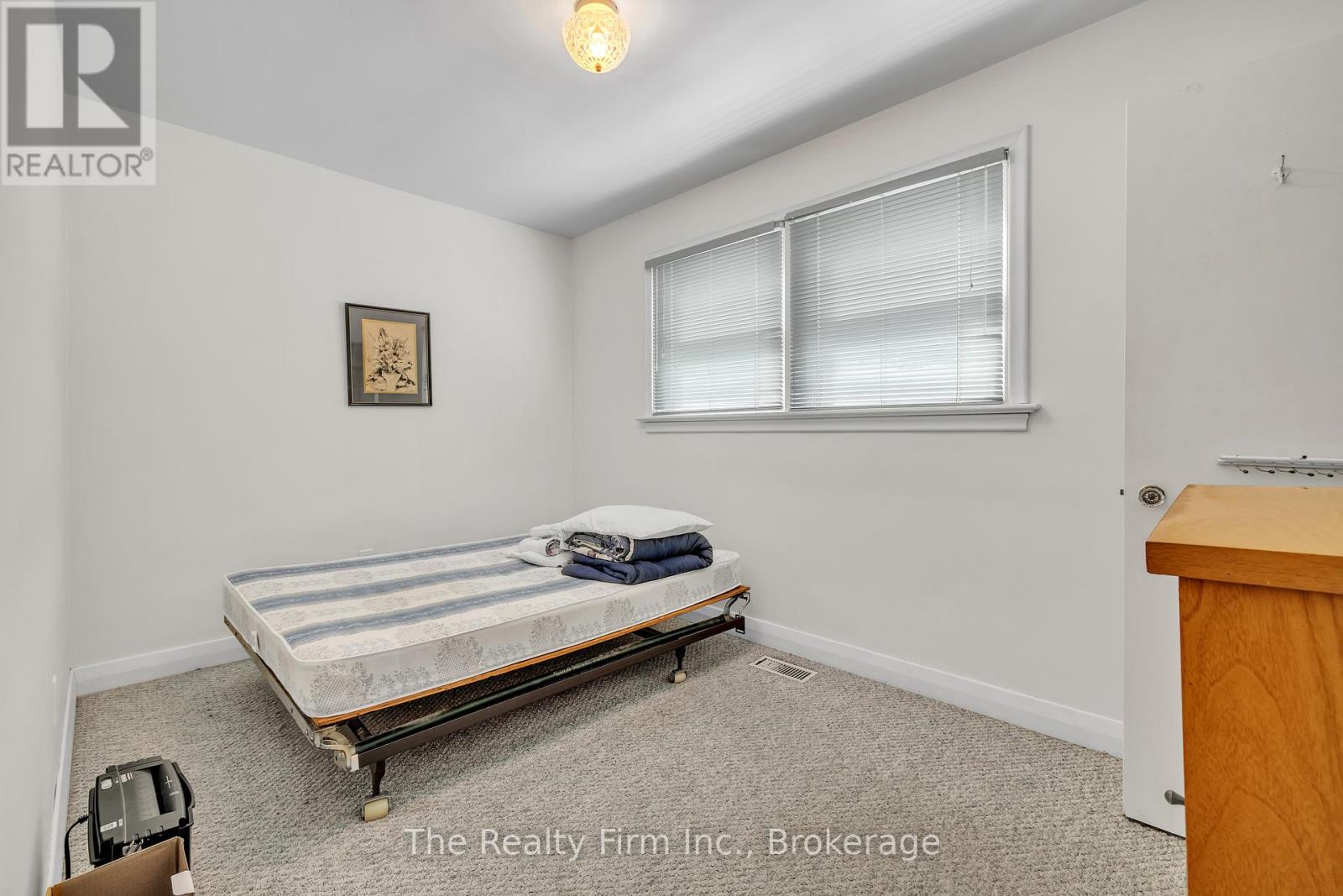 1 Earlscourt Crescent, Woodstock (Woodstock - North), Ontario  N4S 5H2 - Photo 18 - X12712258