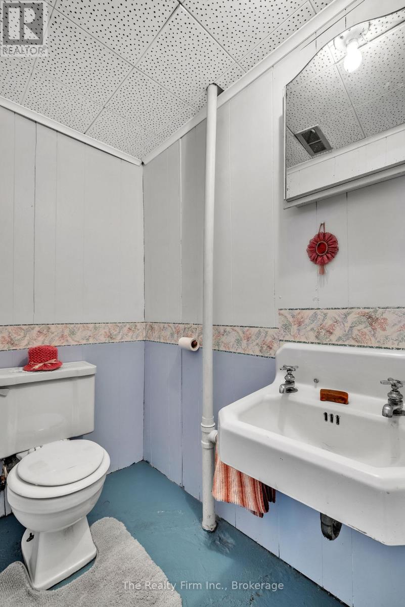 1 Earlscourt Crescent, Woodstock (Woodstock - North), Ontario  N4S 5H2 - Photo 21 - X12712258