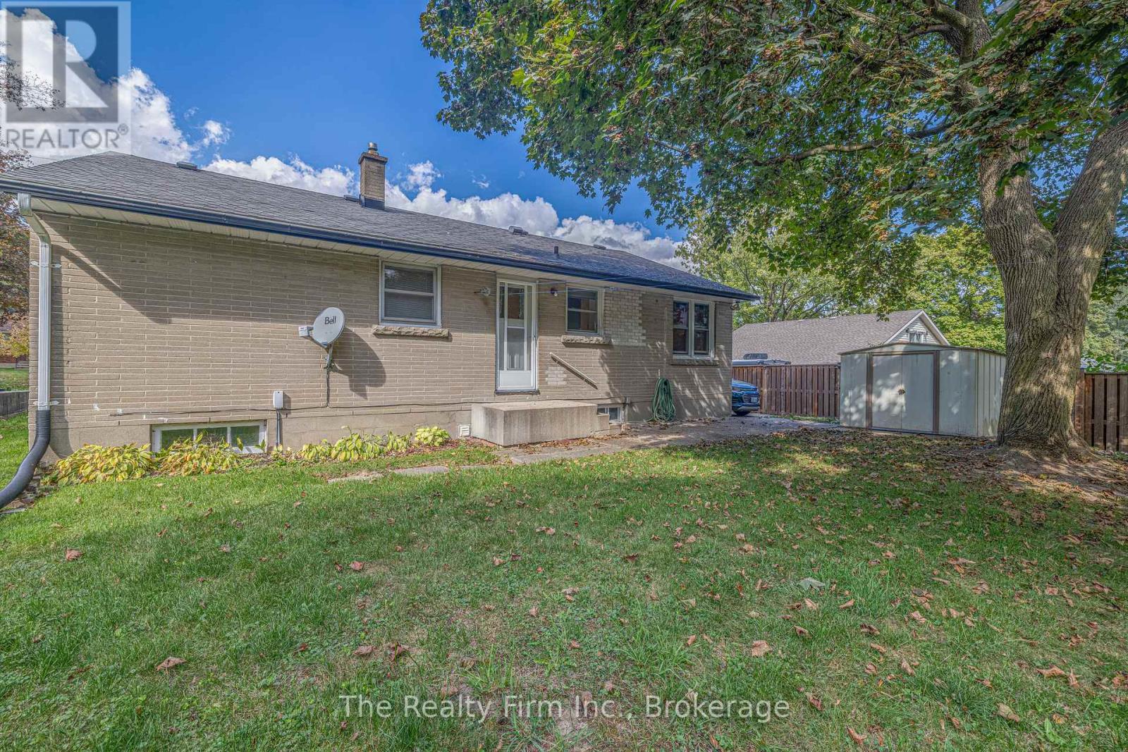 1 Earlscourt Crescent, Woodstock (Woodstock - North), Ontario  N4S 5H2 - Photo 6 - X12712258