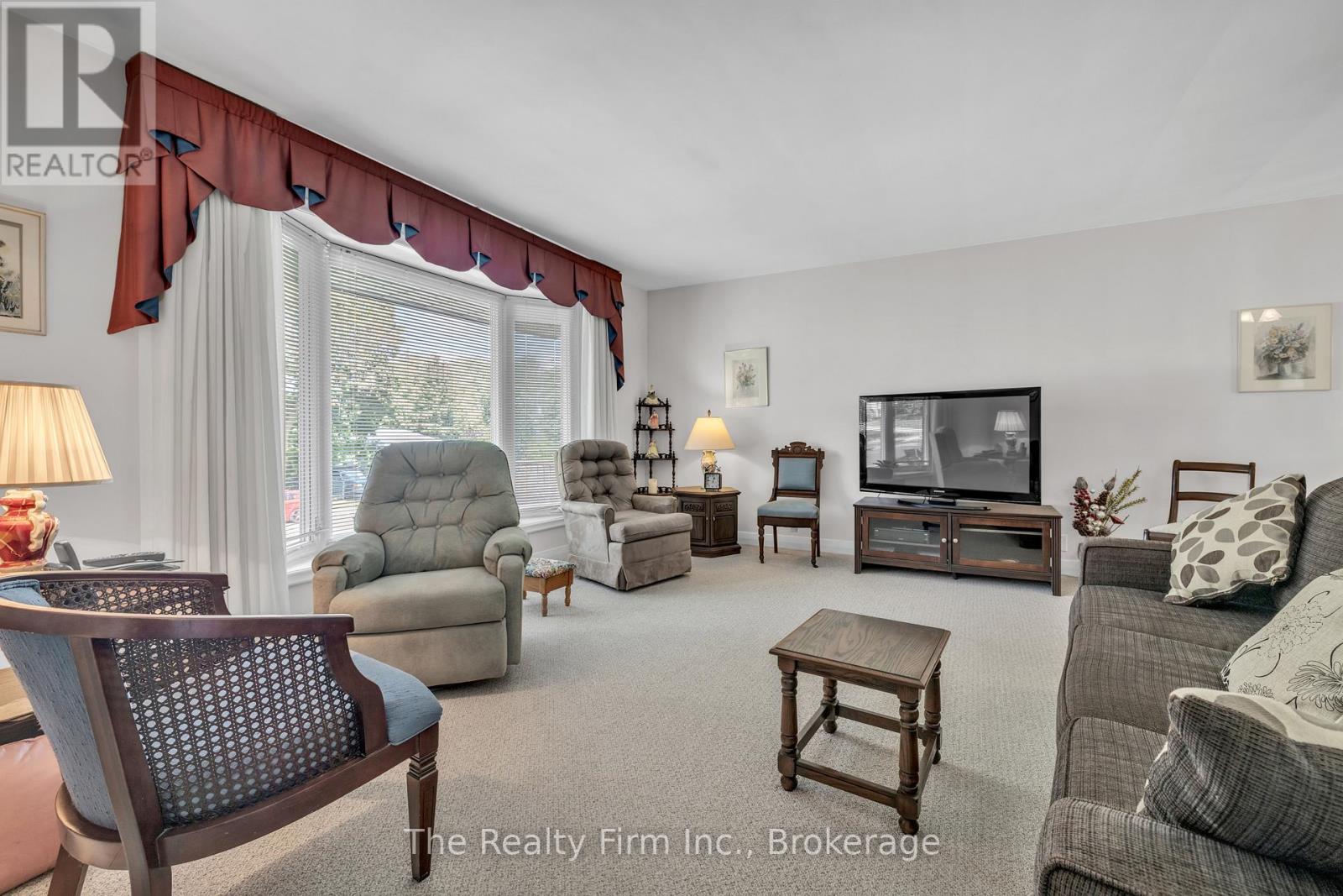 1 Earlscourt Crescent, Woodstock (Woodstock - North), Ontario  N4S 5H2 - Photo 7 - X12712258