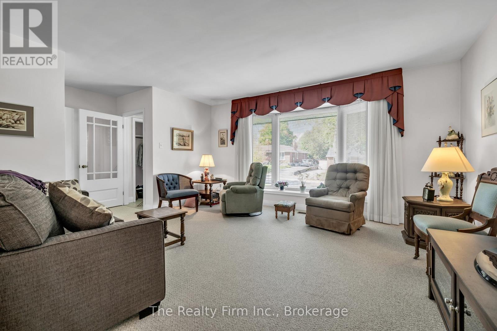 1 Earlscourt Crescent, Woodstock (Woodstock - North), Ontario  N4S 5H2 - Photo 8 - X12712258