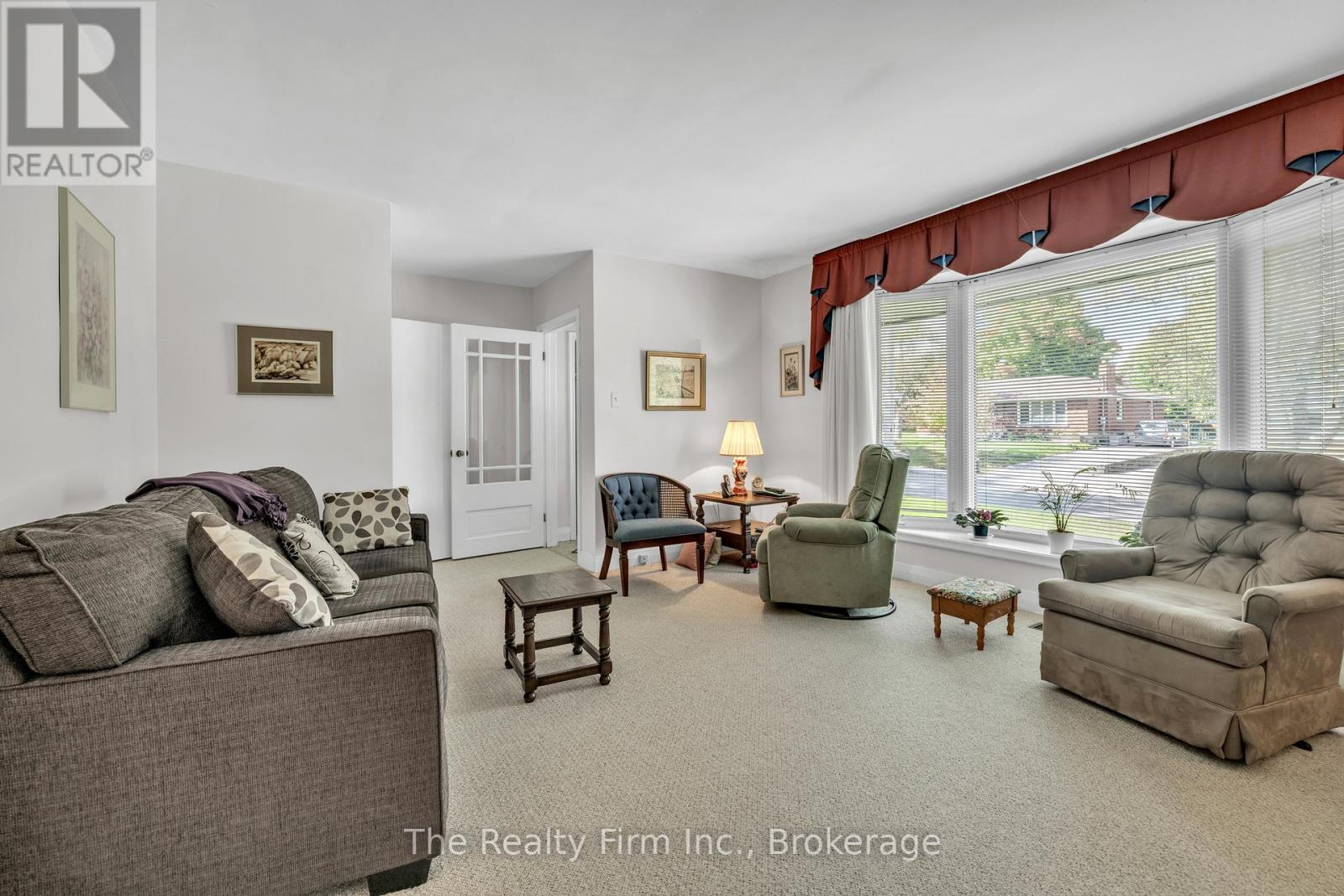 1 Earlscourt Crescent, Woodstock (Woodstock - North), Ontario  N4S 5H2 - Photo 9 - X12712258