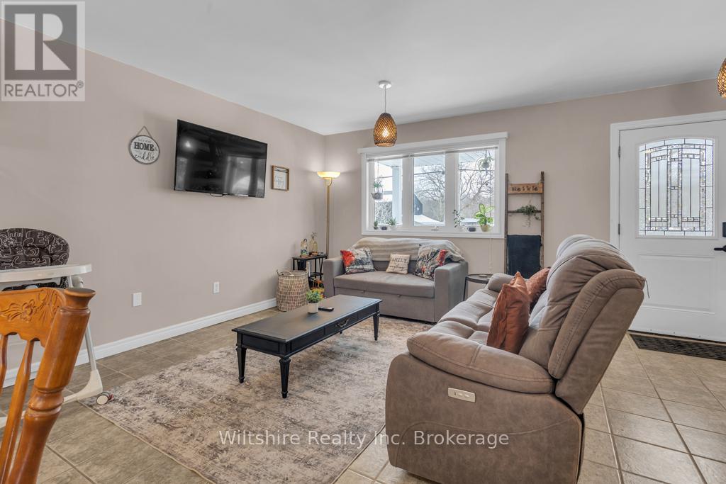 37 Chatham Street, Bayham (Port Burwell), Ontario  N0J 1T0 - Photo 4 - X12716912