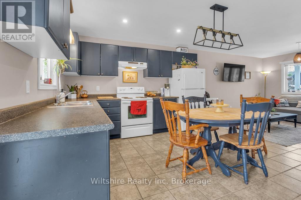 37 Chatham Street, Bayham (Port Burwell), Ontario  N0J 1T0 - Photo 7 - X12716912