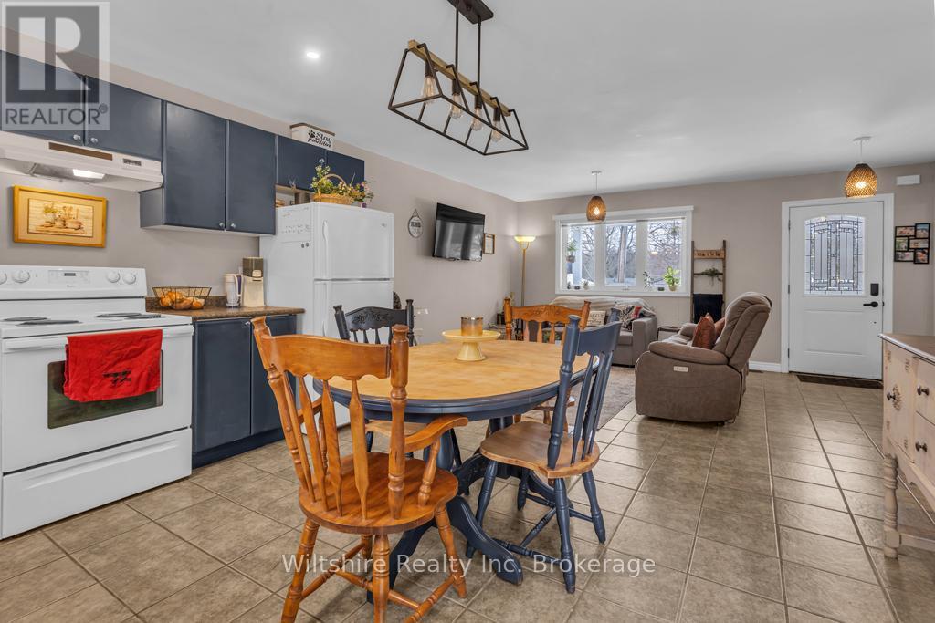 37 Chatham Street, Bayham (Port Burwell), Ontario  N0J 1T0 - Photo 8 - X12716912