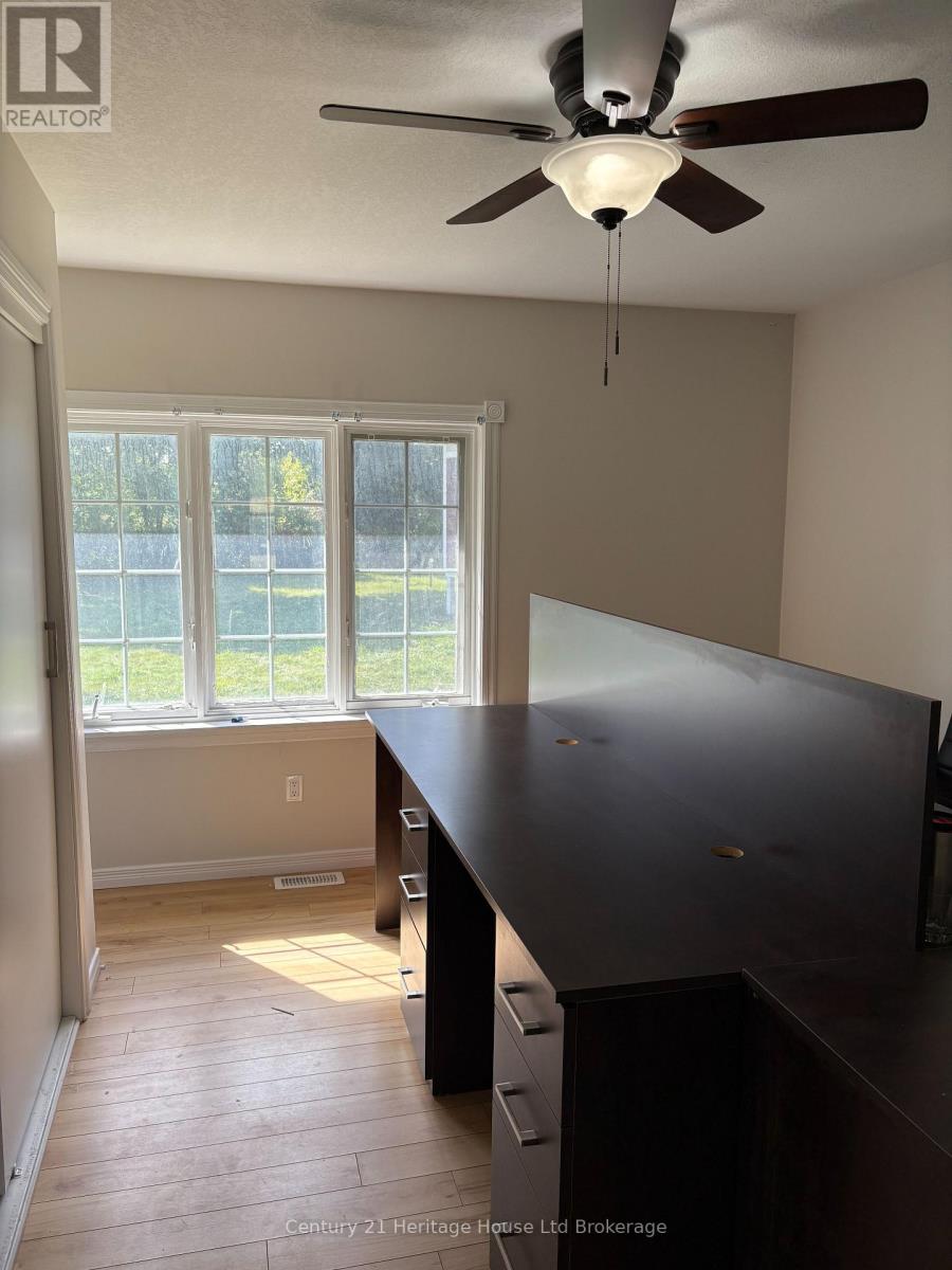 B - 560 Athlone Avenue, Woodstock (Woodstock - South), Ontario  N4S 7V8 - Photo 7 - X12720340