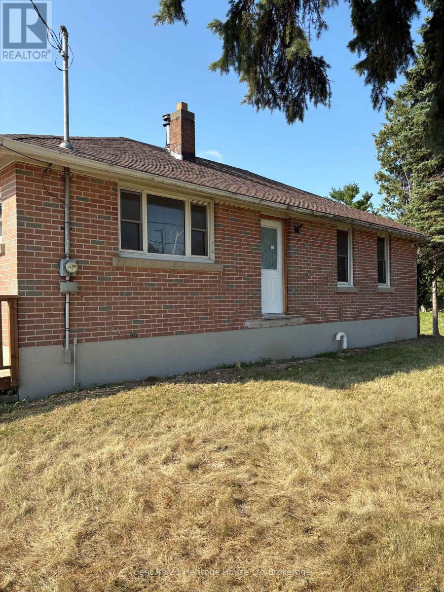 B - 560 Athlone Avenue, Woodstock (Woodstock - South), Ontario  N4S 7V8 - Photo 8 - X12720340