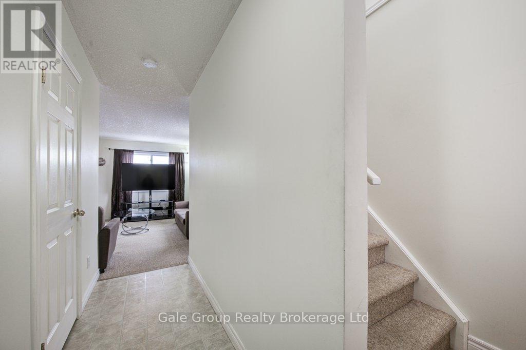 711 Southwood Way S, Woodstock (Woodstock - South), Ontario  N4V 1H5 - Photo 4 - X12721440