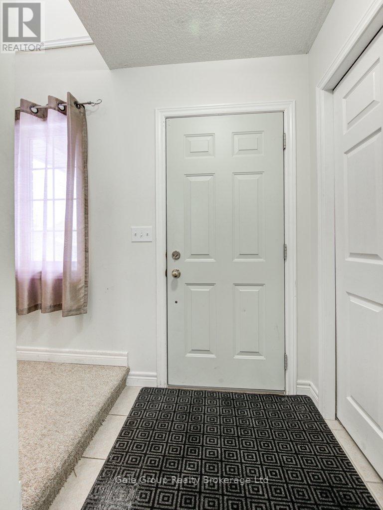 711 Southwood Way S, Woodstock (Woodstock - South), Ontario  N4V 1H5 - Photo 5 - X12721440