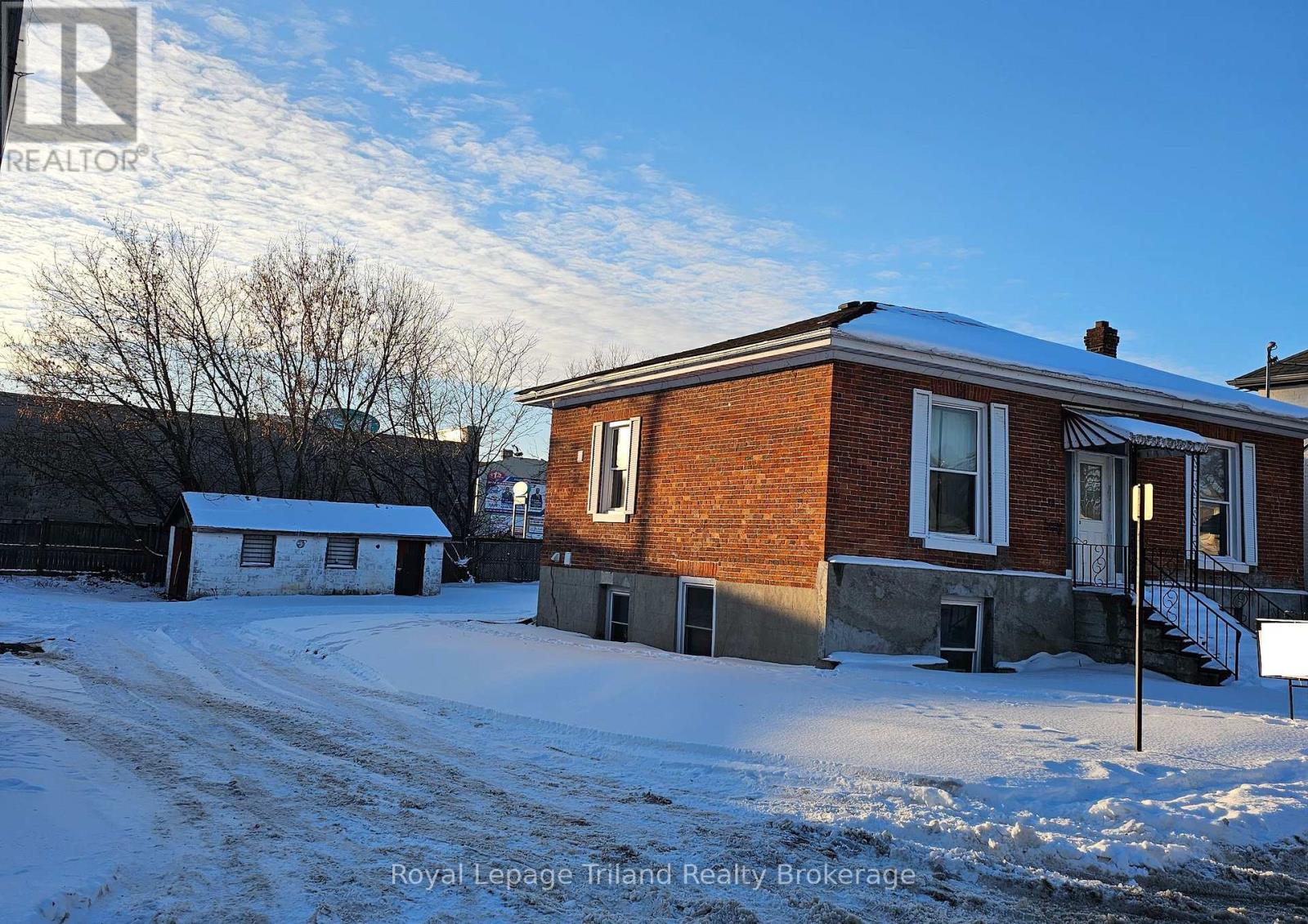 18 Chapel Street, Woodstock (Woodstock - South), Ontario  N4S 3R1 - Photo 2 - X12722500