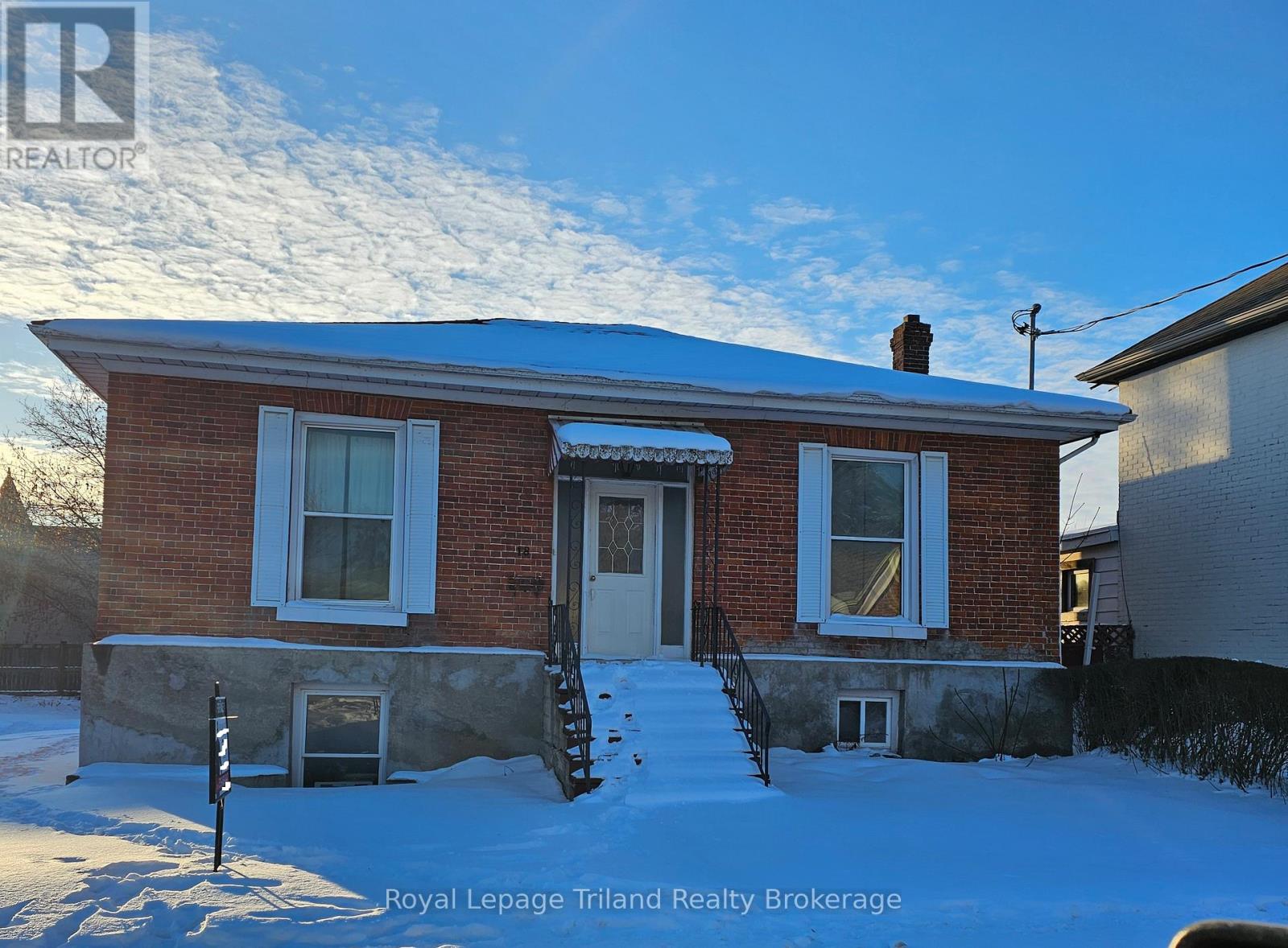 18 Chapel Street, Woodstock (Woodstock - South), Ontario  N4S 3R1 - Photo 3 - X12722500
