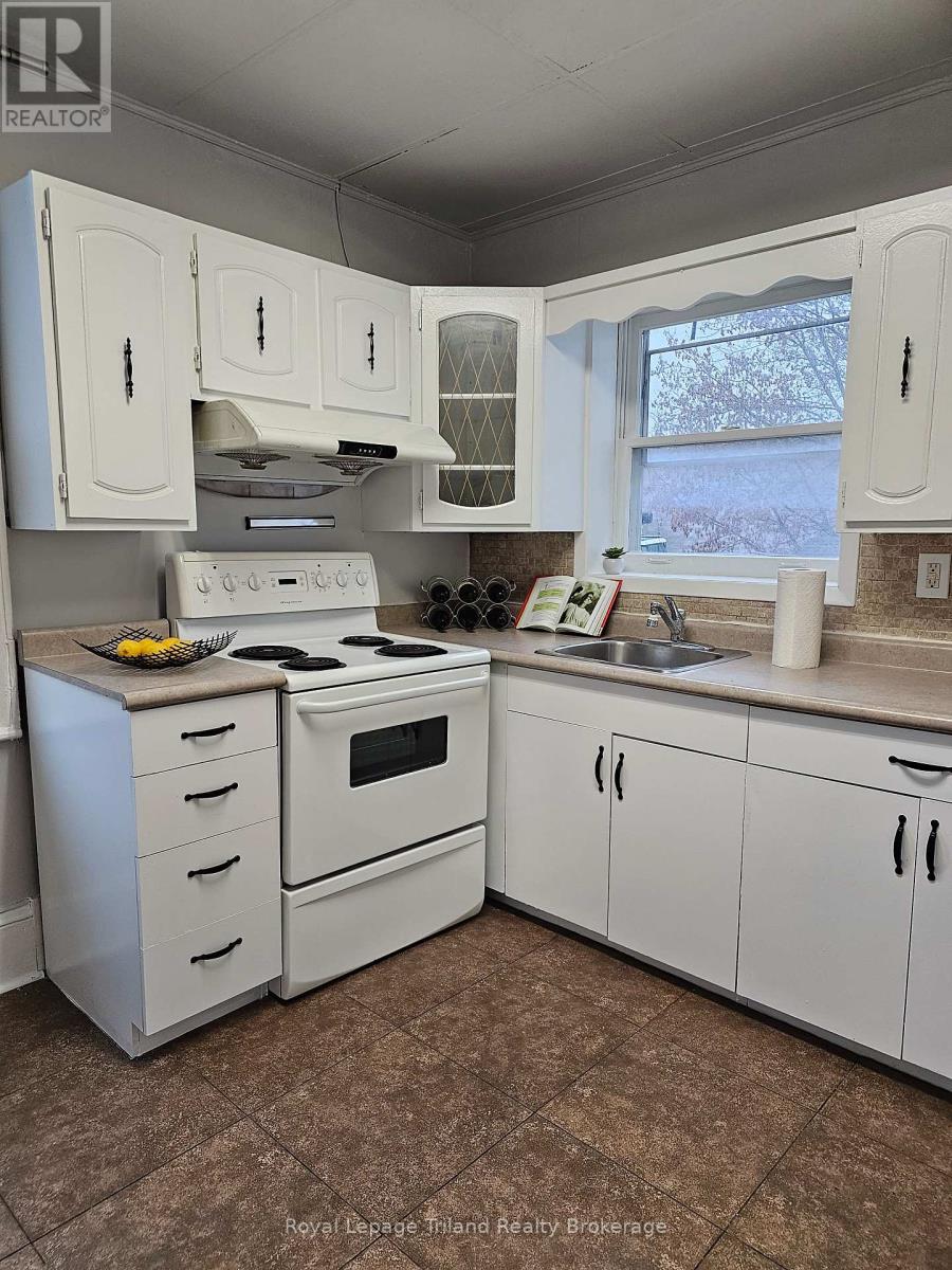 18 Chapel Street, Woodstock (Woodstock - South), Ontario  N4S 3R1 - Photo 6 - X12722500