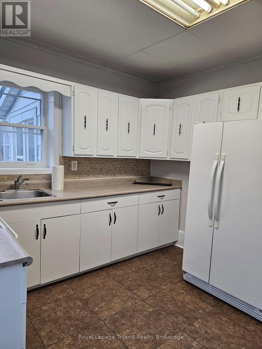 18 Chapel Street, Woodstock (Woodstock - South), Ontario  N4S 3R1 - Photo 7 - X12722500