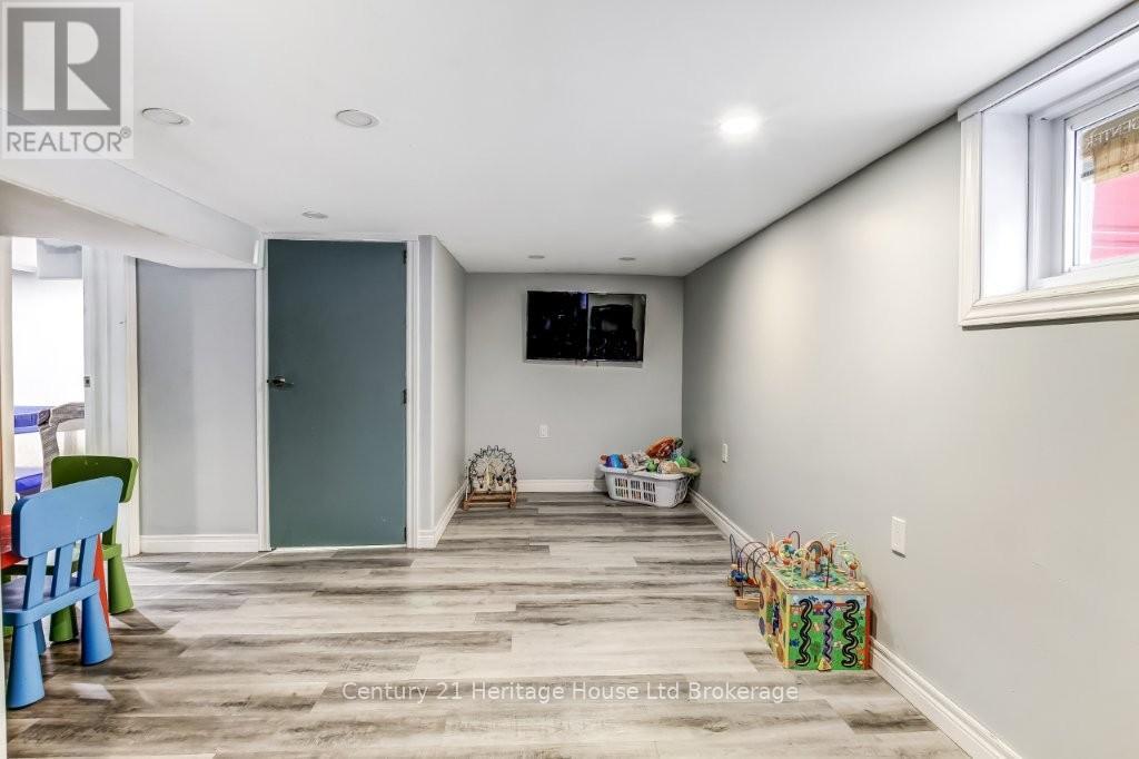 87 Bay Street, Woodstock (Woodstock - South), Ontario  N4S 3K7 - Photo 17 - X12723368