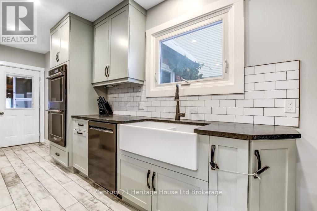 87 Bay Street, Woodstock (Woodstock - South), Ontario  N4S 3K7 - Photo 7 - X12723368