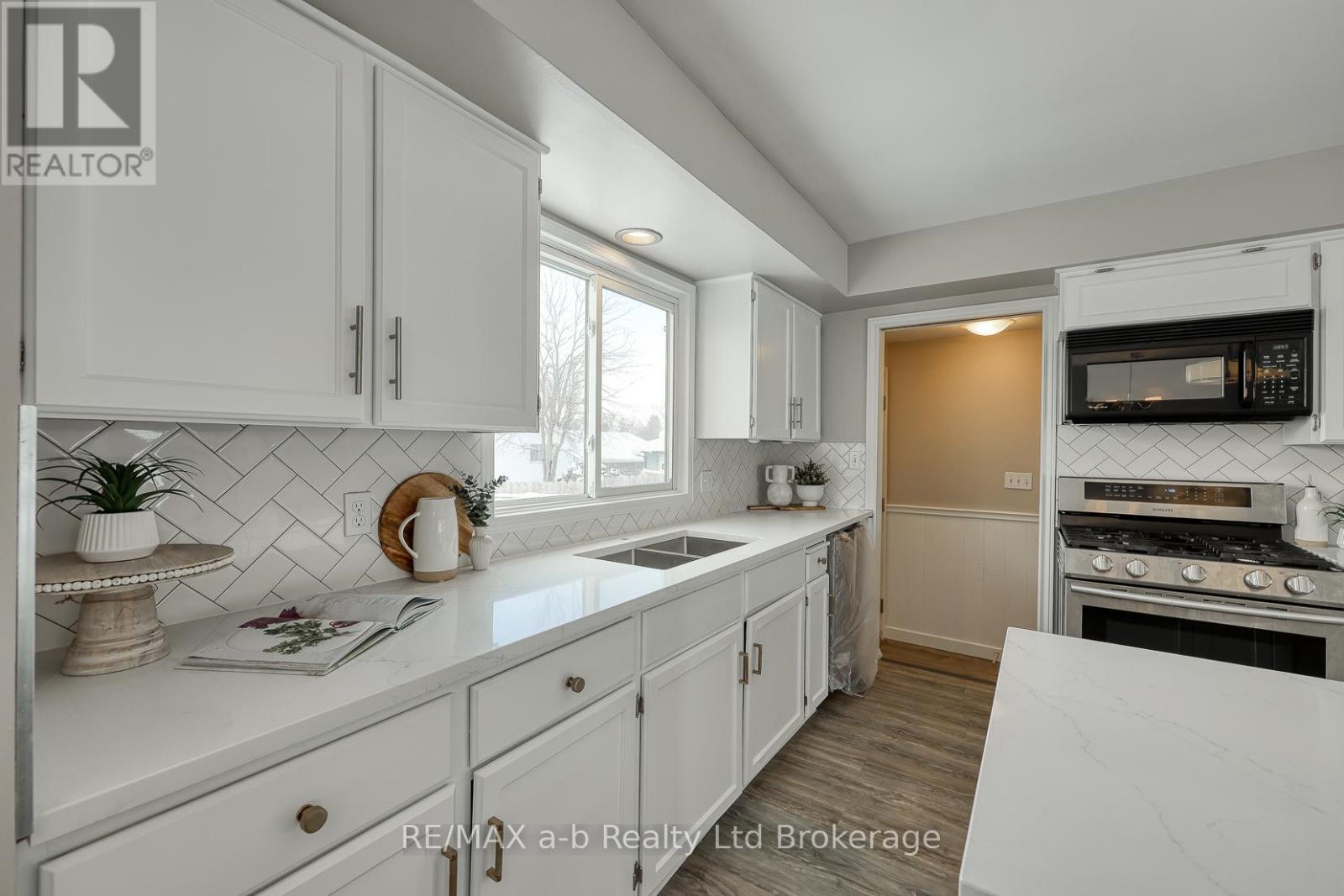 18 Bigham Crescent, Woodstock (Woodstock - South), Ontario  N4S 8H1 - Photo 10 - X12723860