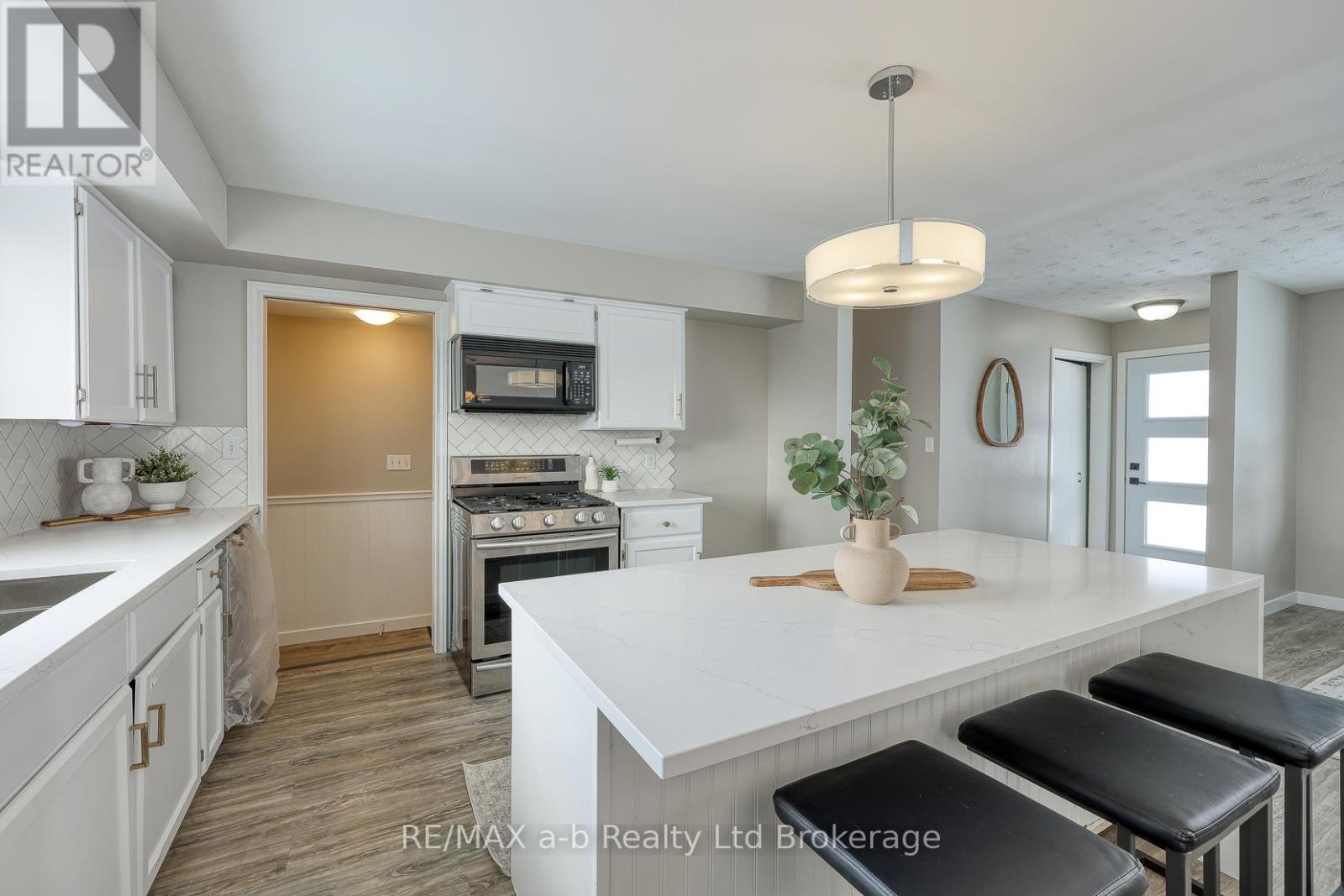 18 Bigham Crescent, Woodstock (Woodstock - South), Ontario  N4S 8H1 - Photo 11 - X12723860