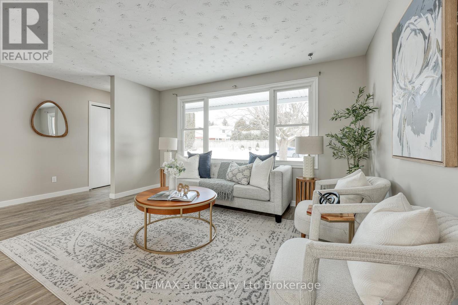 18 Bigham Crescent, Woodstock (Woodstock - South), Ontario  N4S 8H1 - Photo 2 - X12723860