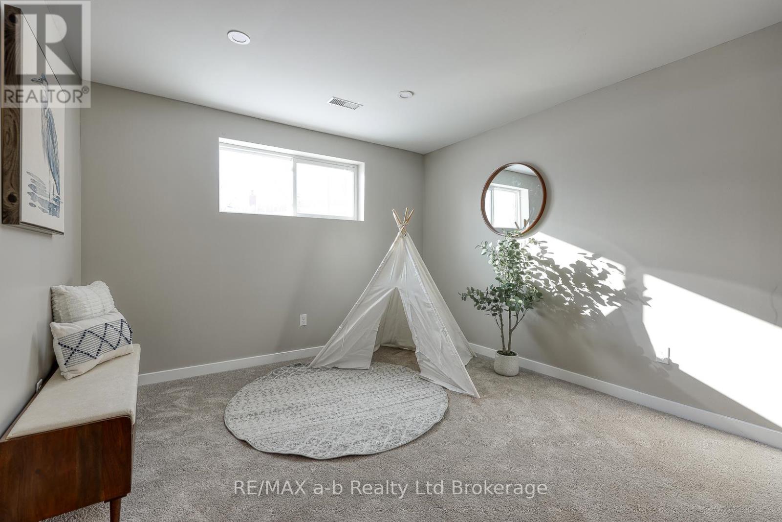 18 Bigham Crescent, Woodstock (Woodstock - South), Ontario  N4S 8H1 - Photo 31 - X12723860