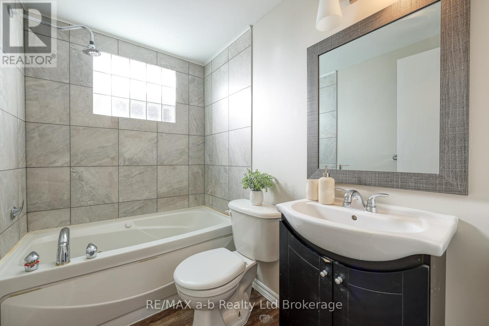 18 Bigham Crescent, Woodstock (Woodstock - South), Ontario  N4S 8H1 - Photo 33 - X12723860