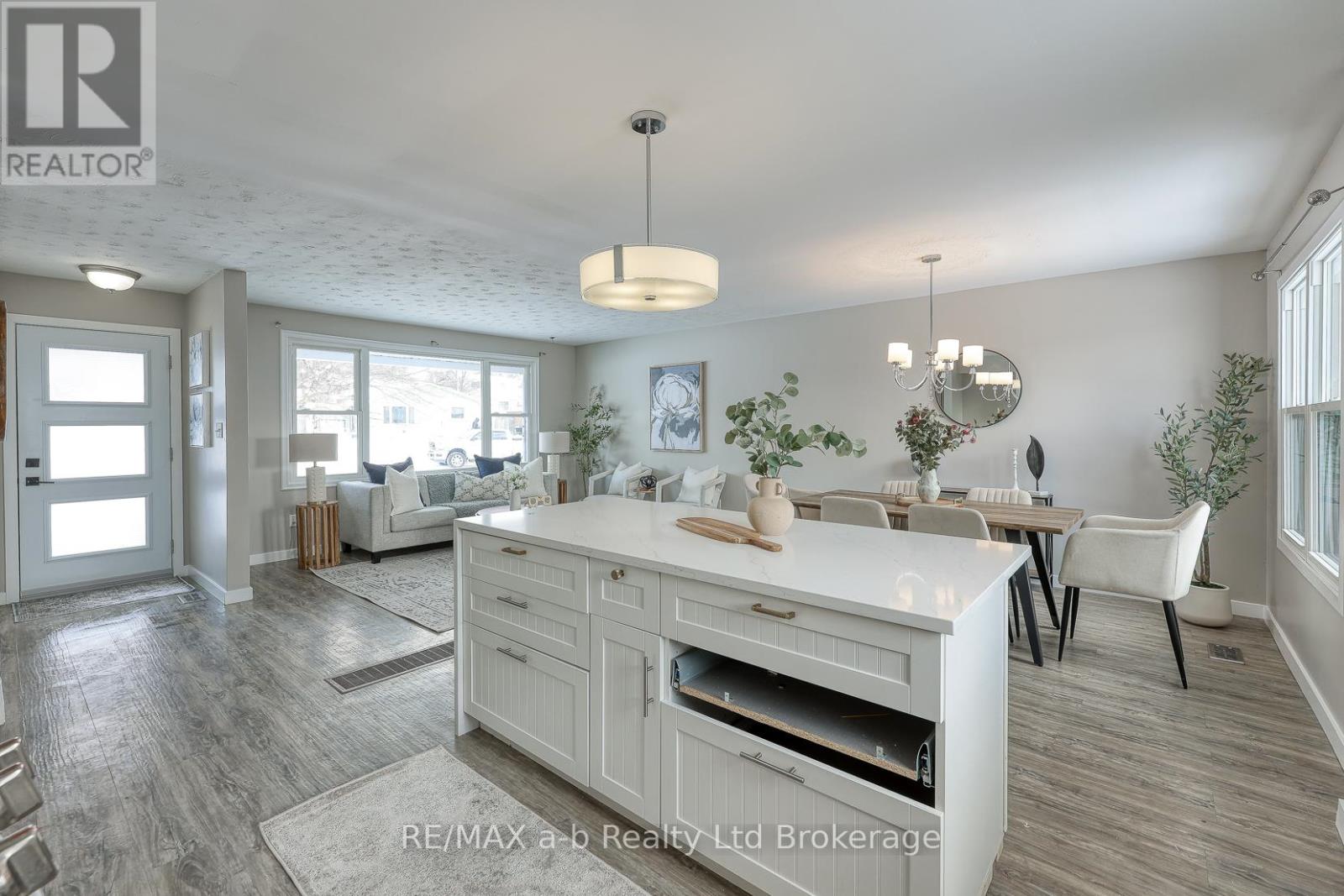 18 Bigham Crescent, Woodstock (Woodstock - South), Ontario  N4S 8H1 - Photo 5 - X12723860