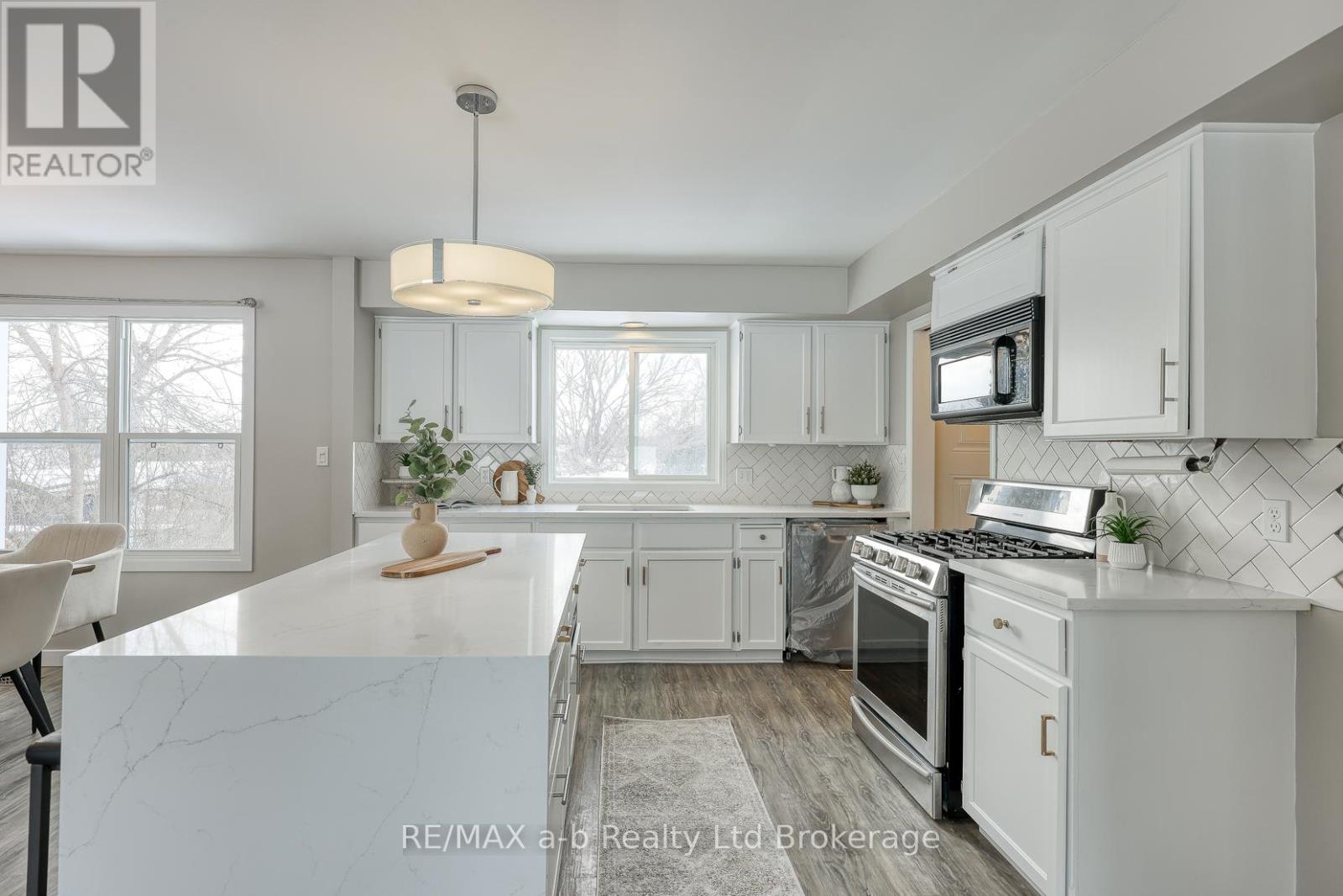 18 Bigham Crescent, Woodstock (Woodstock - South), Ontario  N4S 8H1 - Photo 7 - X12723860