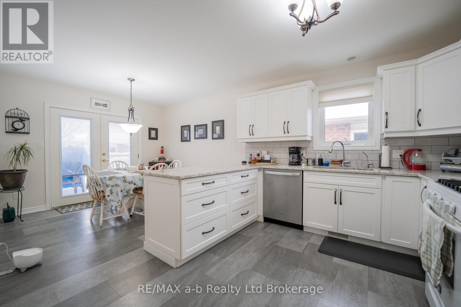 218 Baldwin Street, Tillsonburg, Ontario  N4G 5W3 - Photo 12 - X12724104