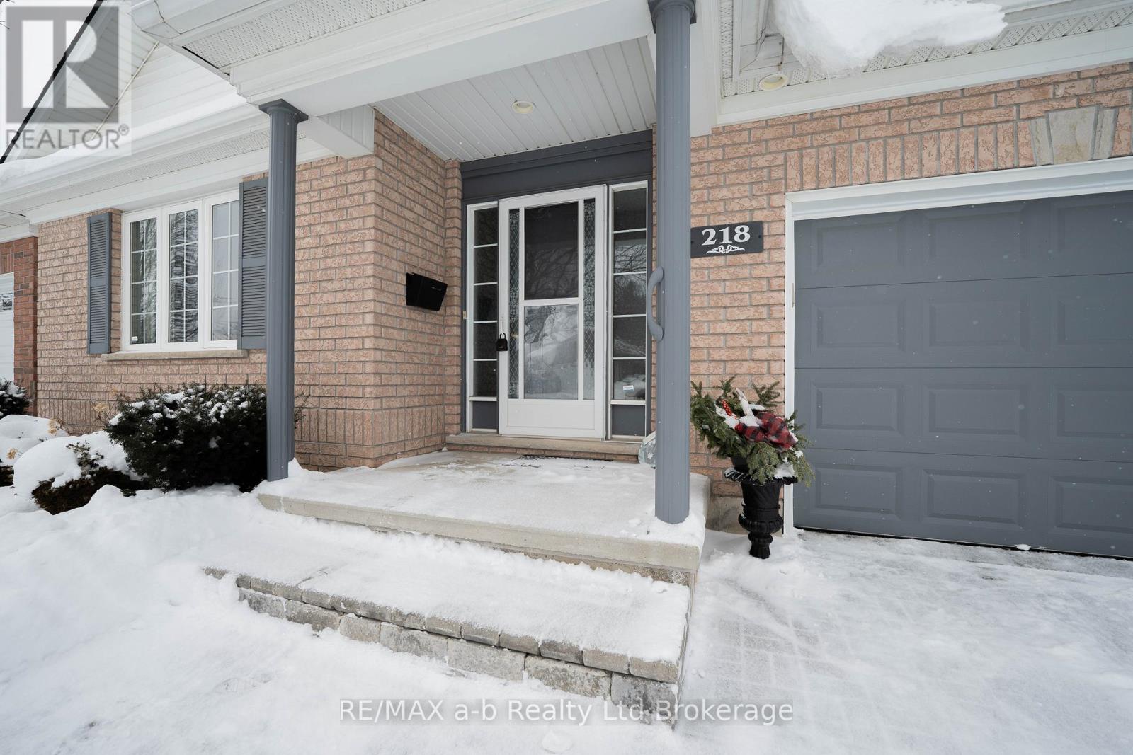 218 Baldwin Street, Tillsonburg, Ontario  N4G 5W3 - Photo 4 - X12724104