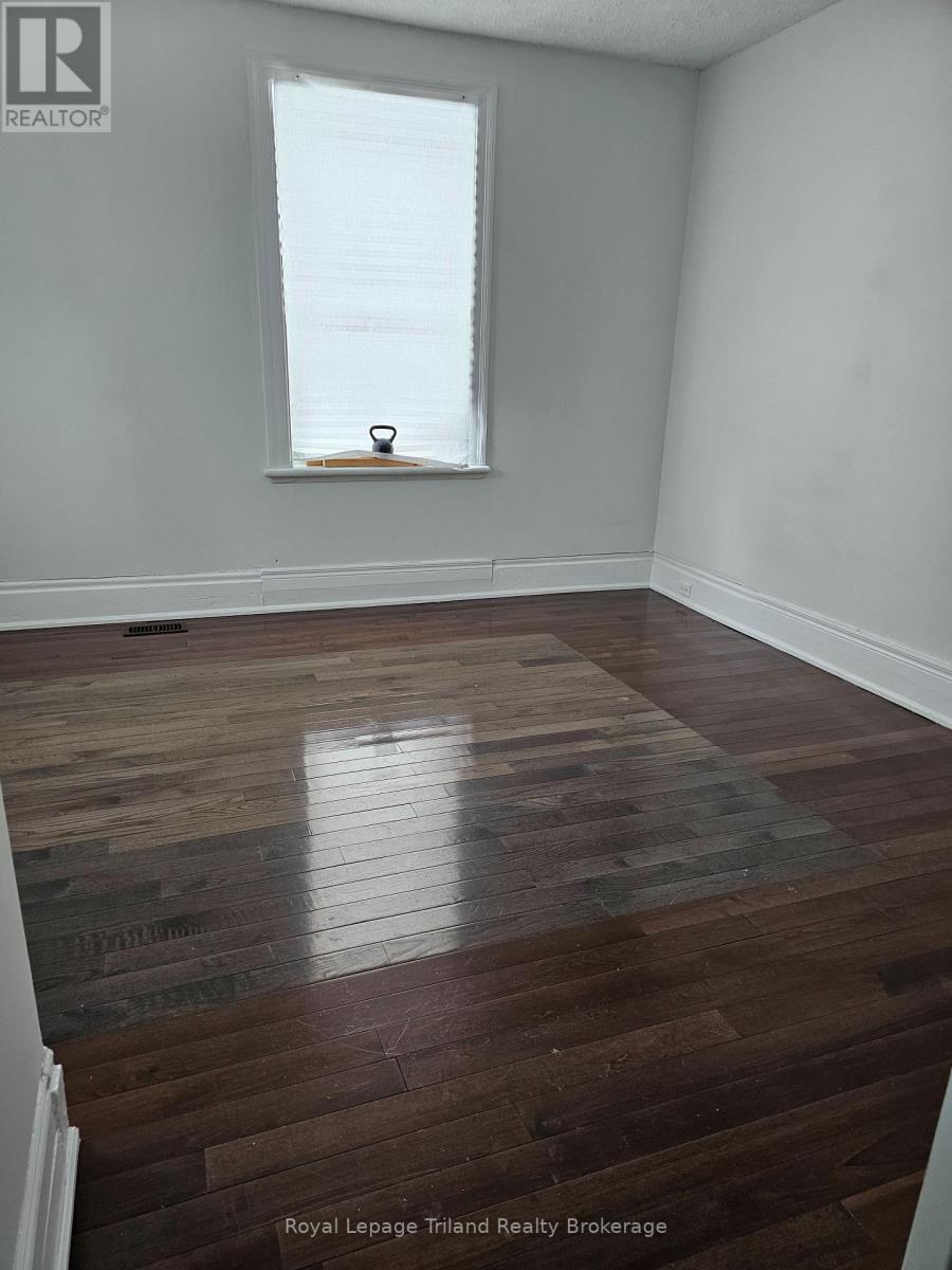 764 Dundas Street, Woodstock (Woodstock - South), Ontario  N4S 1E9 - Photo 10 - X12728028