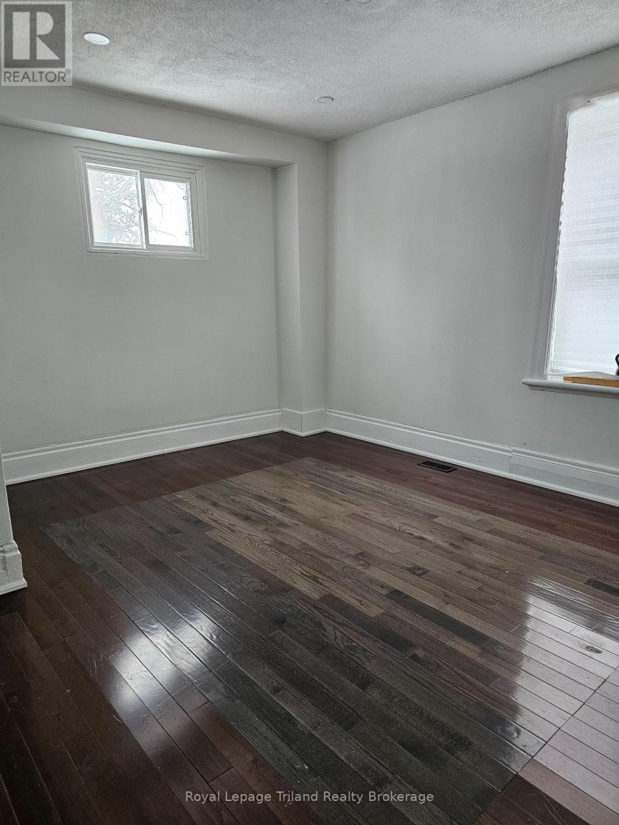 764 Dundas Street, Woodstock (Woodstock - South), Ontario  N4S 1E9 - Photo 11 - X12728028