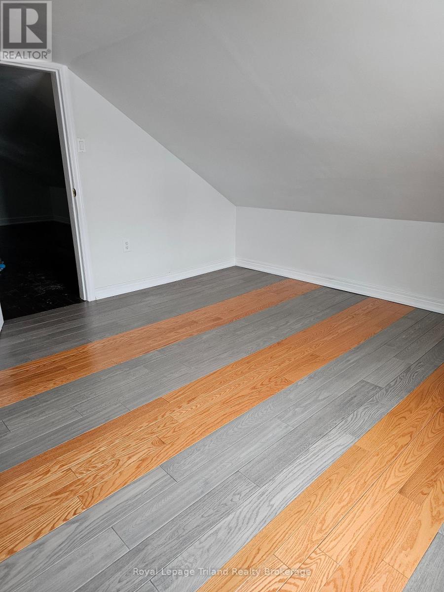 764 Dundas Street, Woodstock (Woodstock - South), Ontario  N4S 1E9 - Photo 17 - X12728028