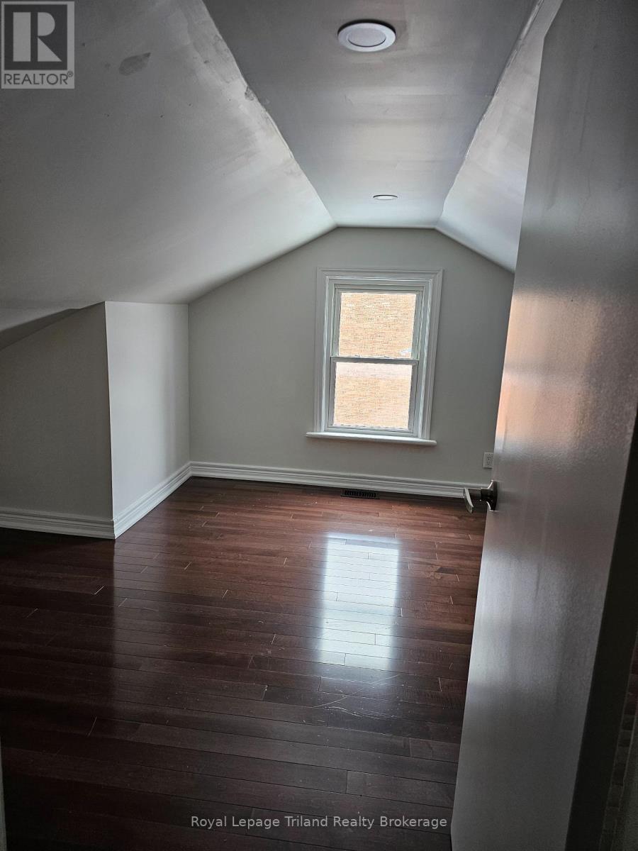 764 Dundas Street, Woodstock (Woodstock - South), Ontario  N4S 1E9 - Photo 18 - X12728028