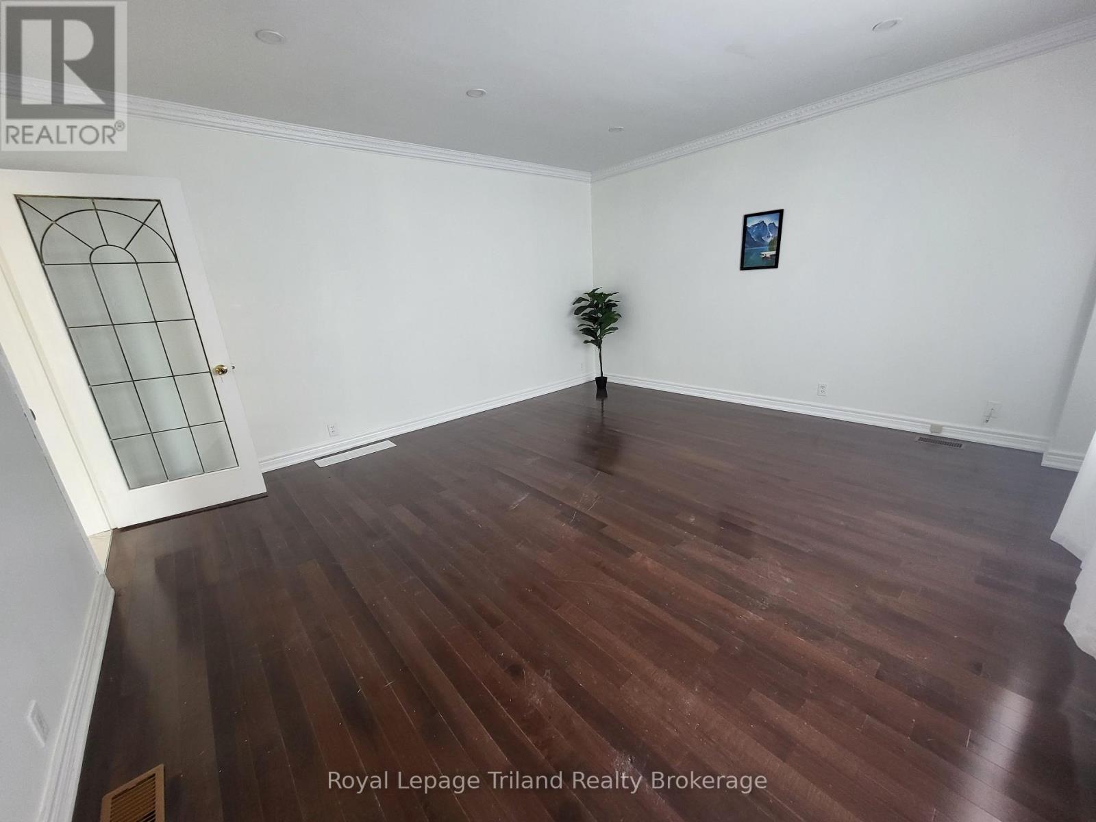 764 Dundas Street, Woodstock (Woodstock - South), Ontario  N4S 1E9 - Photo 9 - X12728028