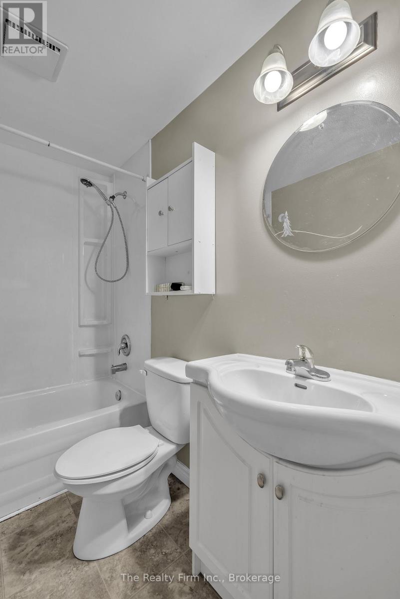 40 Marlboro Court, Woodstock (Woodstock - North), Ontario  N4S 8P4 - Photo 16 - X12729080