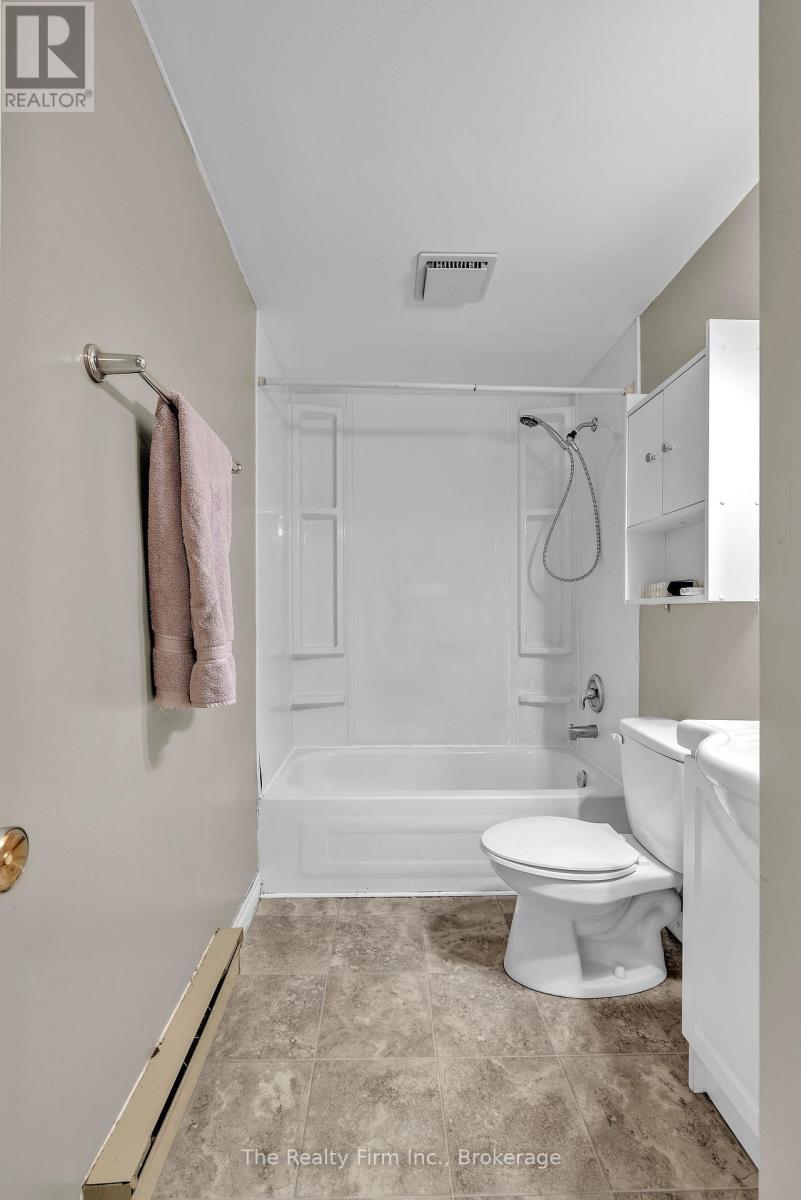 40 Marlboro Court, Woodstock (Woodstock - North), Ontario  N4S 8P4 - Photo 17 - X12729080