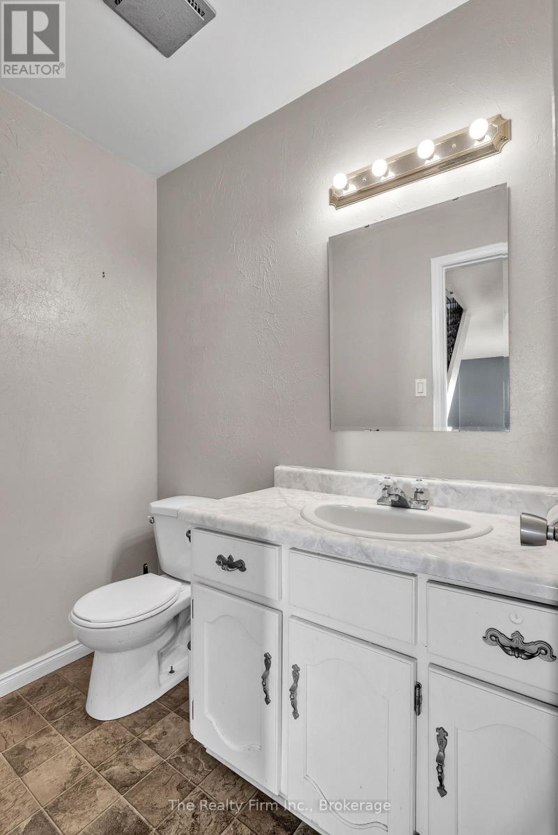 40 Marlboro Court, Woodstock (Woodstock - North), Ontario  N4S 8P4 - Photo 7 - X12729080