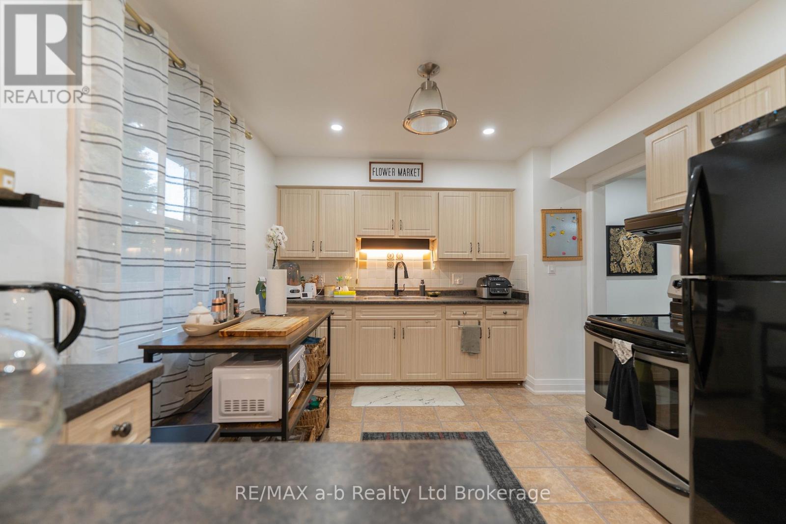 6 Camdon Court, Tillsonburg, Ontario  N4G 4B3 - Photo 5 - X12733282