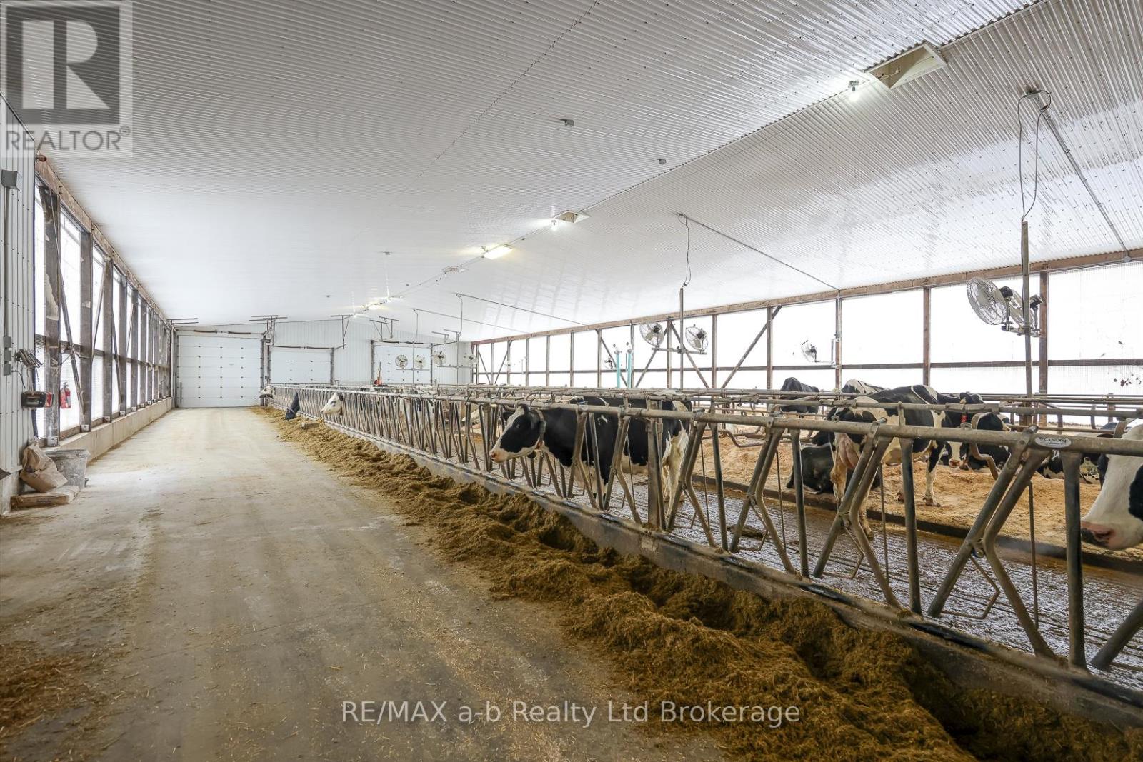 1011 Bornish Drive, North Middlesex, Ontario  N0M 2K0 - Photo 13 - X12734784