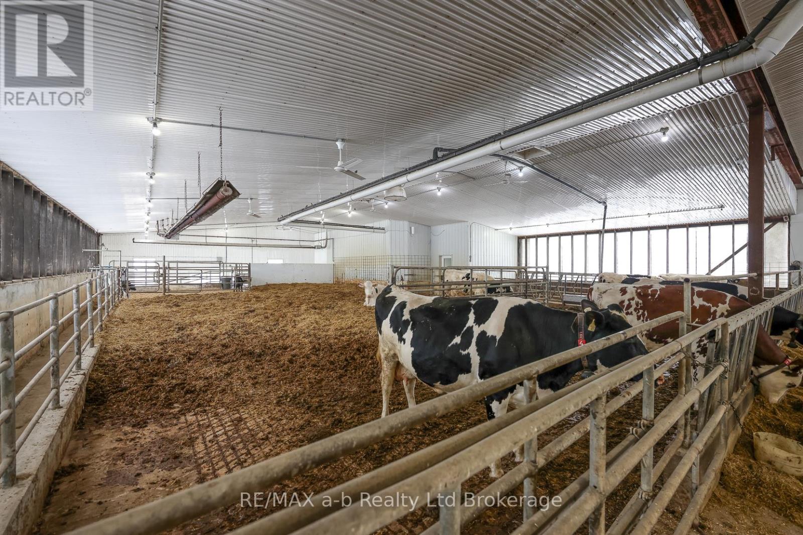 1011 Bornish Drive, North Middlesex, Ontario  N0M 2K0 - Photo 19 - X12734784