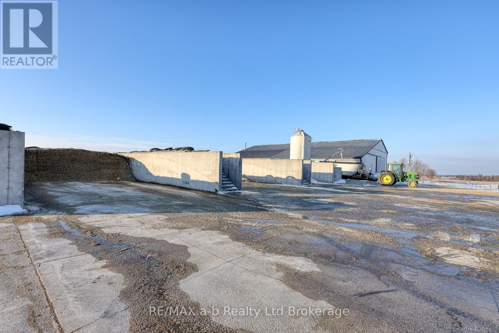 1011 Bornish Drive, North Middlesex, Ontario  N0M 2K0 - Photo 32 - X12734784