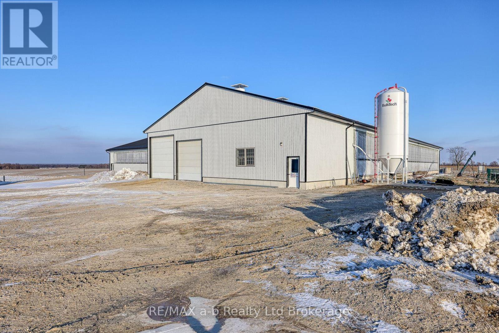 1011 Bornish Drive, North Middlesex, Ontario  N0M 2K0 - Photo 34 - X12734784