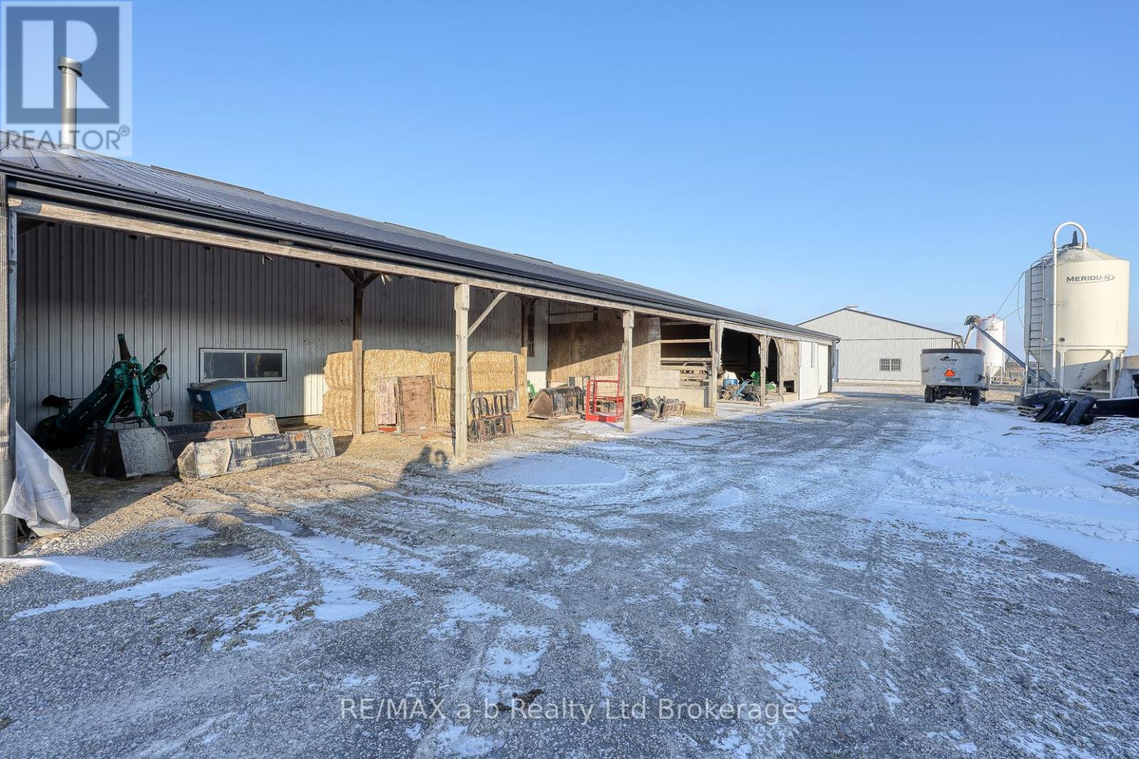 1011 Bornish Drive, North Middlesex, Ontario  N0M 2K0 - Photo 36 - X12734784