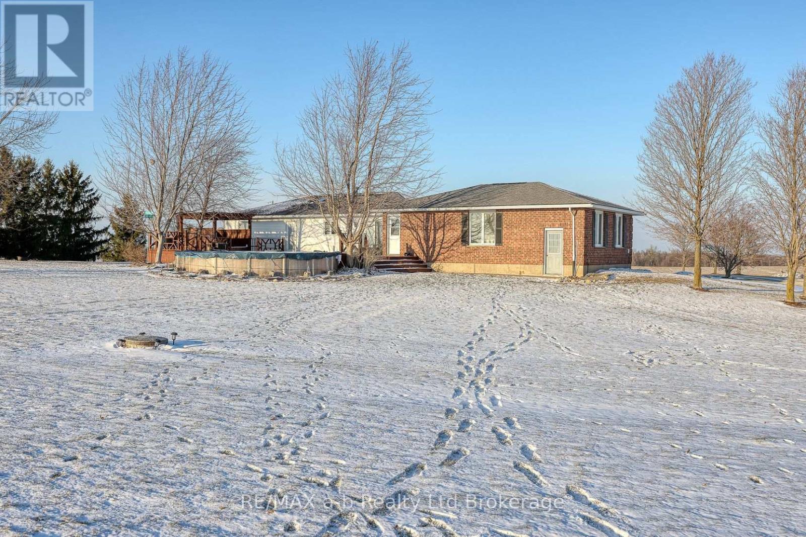 1011 Bornish Drive, North Middlesex, Ontario  N0M 2K0 - Photo 39 - X12734784