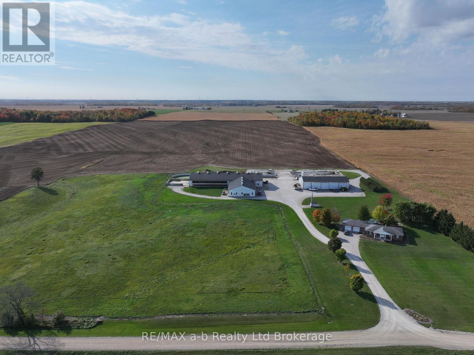 1011 Bornish Drive, North Middlesex, Ontario  N0M 2K0 - Photo 4 - X12734784