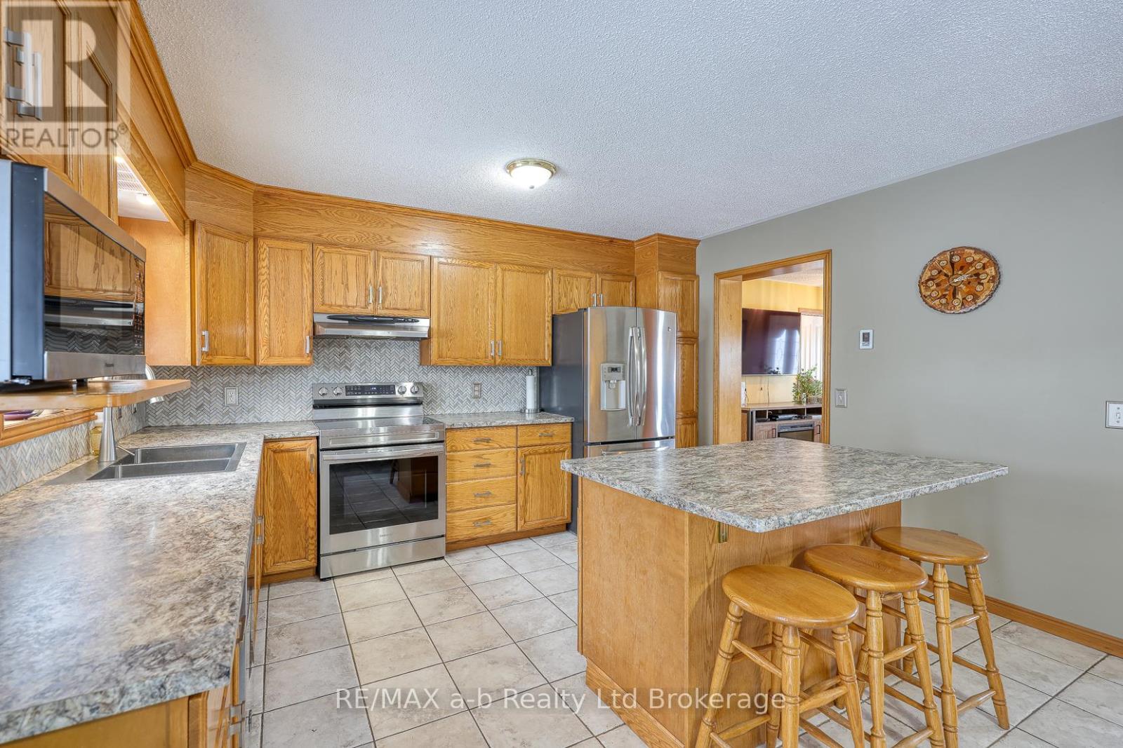 1011 Bornish Drive, North Middlesex, Ontario  N0M 2K0 - Photo 42 - X12734784