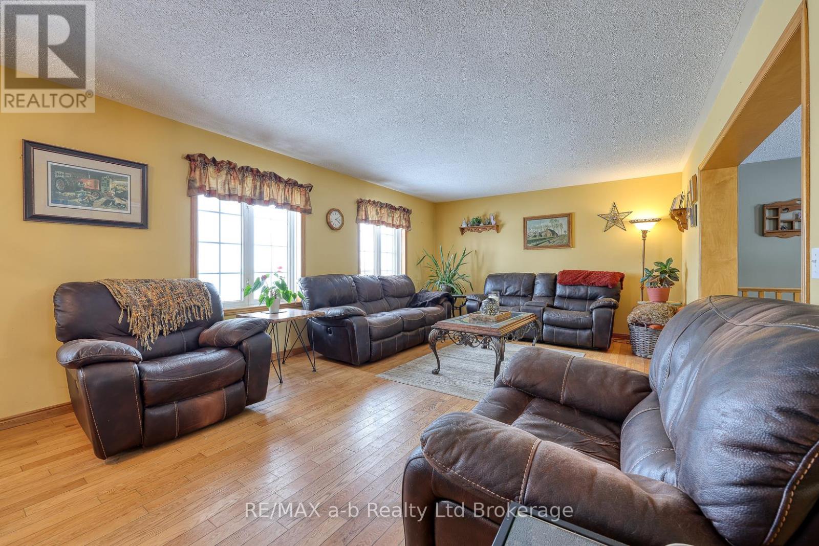 1011 Bornish Drive, North Middlesex, Ontario  N0M 2K0 - Photo 43 - X12734784