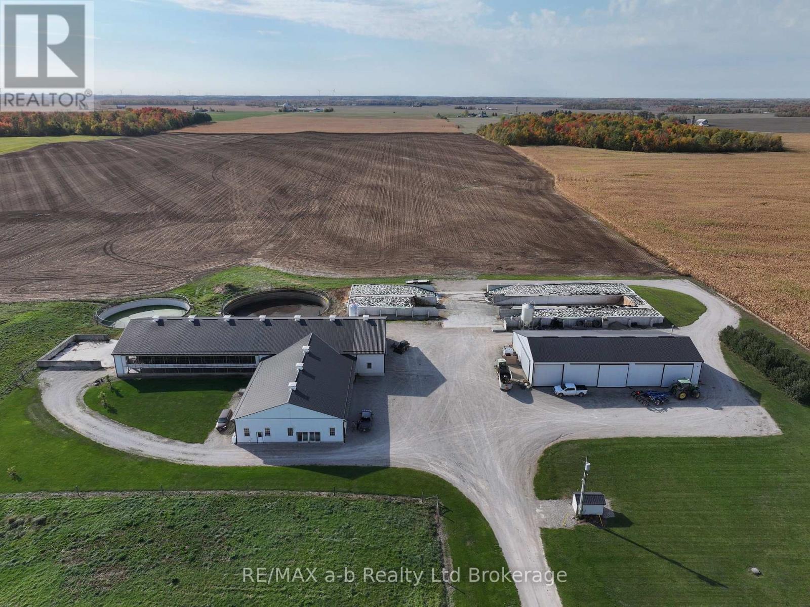 1011 Bornish Drive, North Middlesex, Ontario  N0M 2K0 - Photo 7 - X12734784