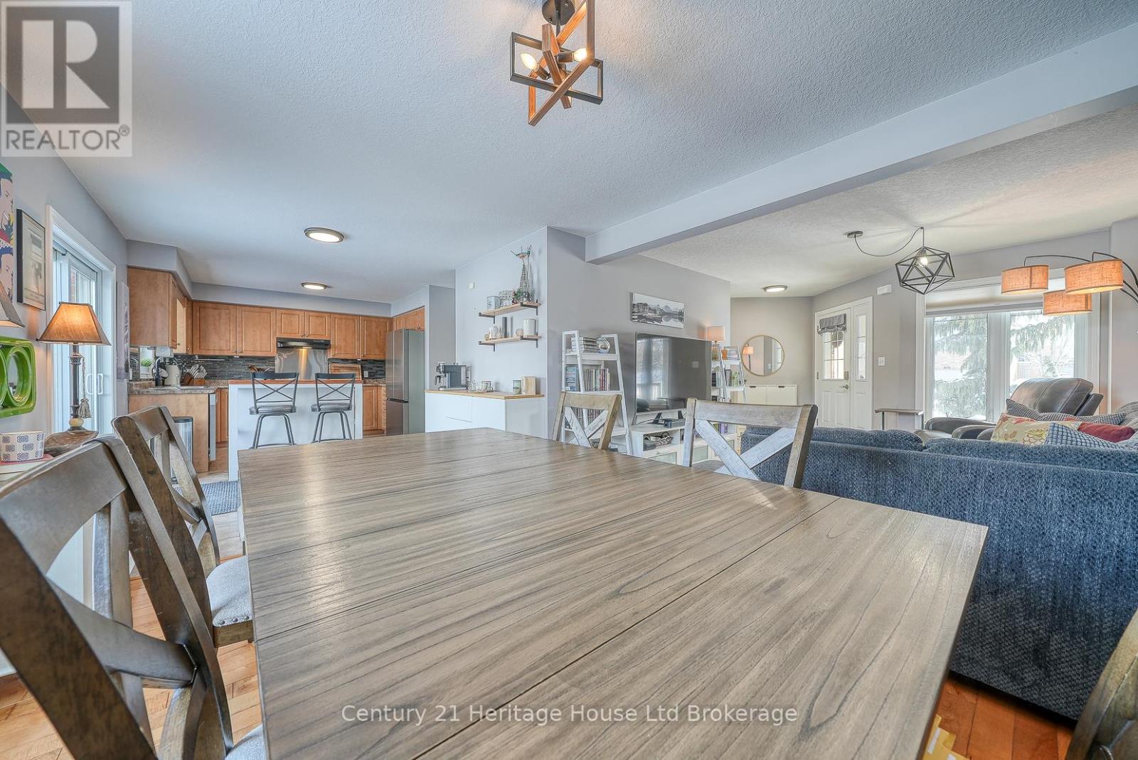 215 Munnoch Boulevard, Woodstock (Woodstock - North), Ontario  N4T 1V7 - Photo 10 - X12736782