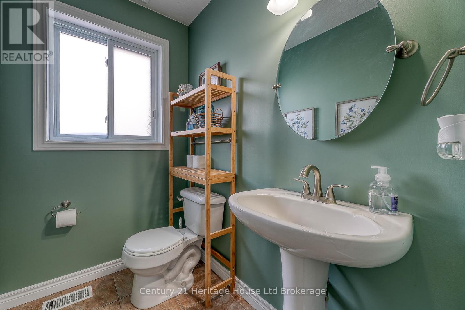 215 Munnoch Boulevard, Woodstock (Woodstock - North), Ontario  N4T 1V7 - Photo 17 - X12736782