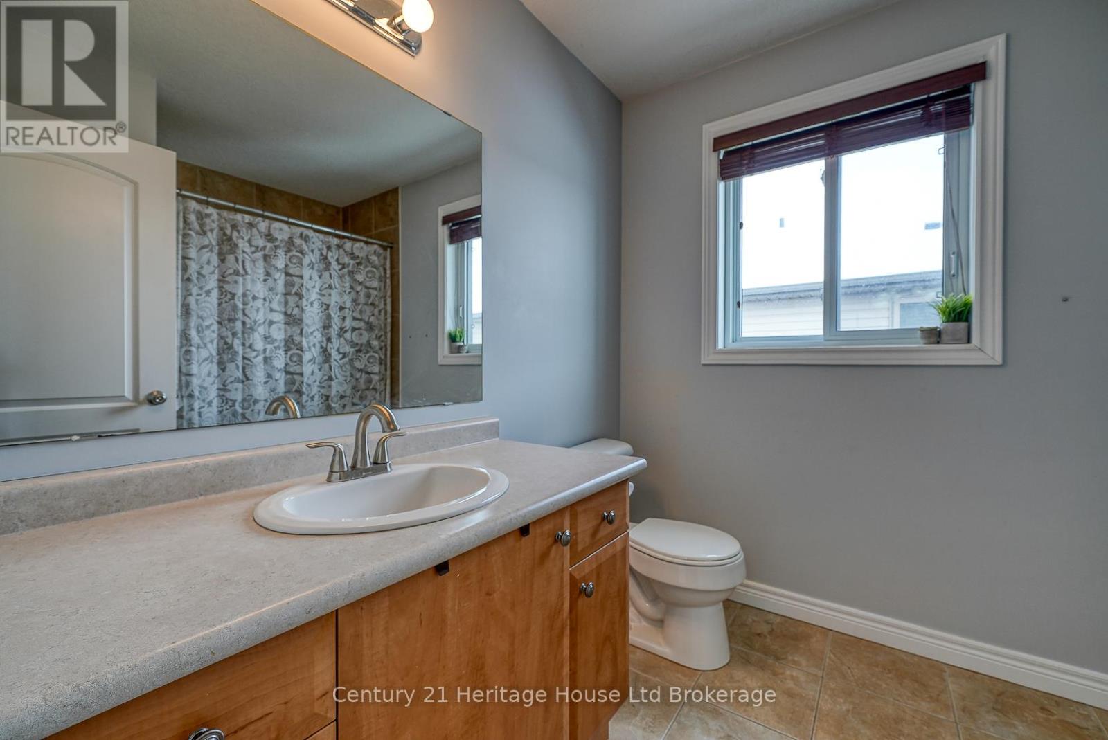 215 Munnoch Boulevard, Woodstock (Woodstock - North), Ontario  N4T 1V7 - Photo 21 - X12736782